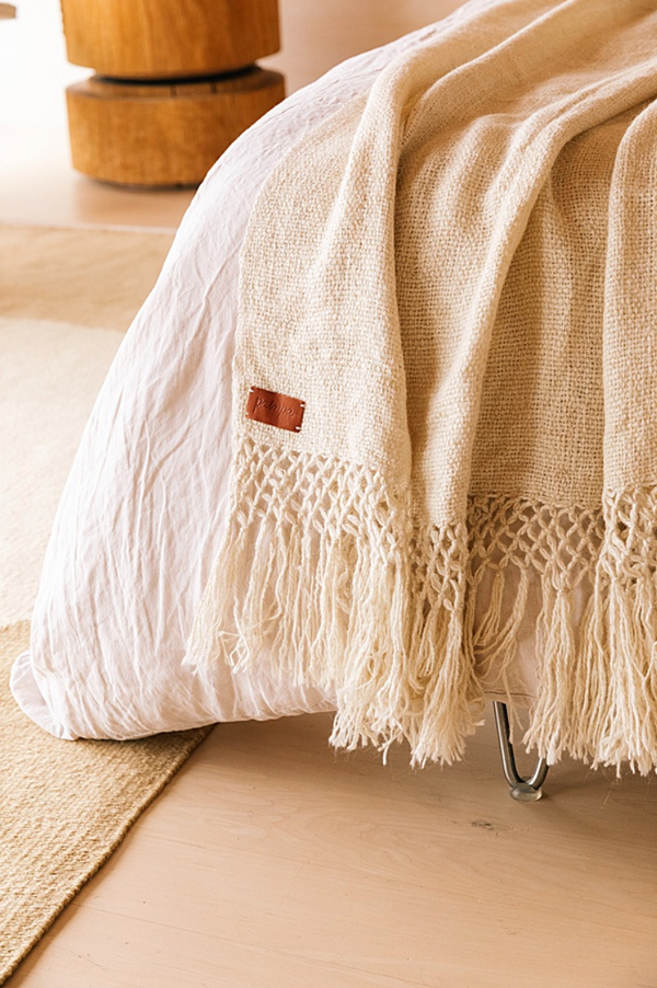 Puna Llama Throw - Natural White