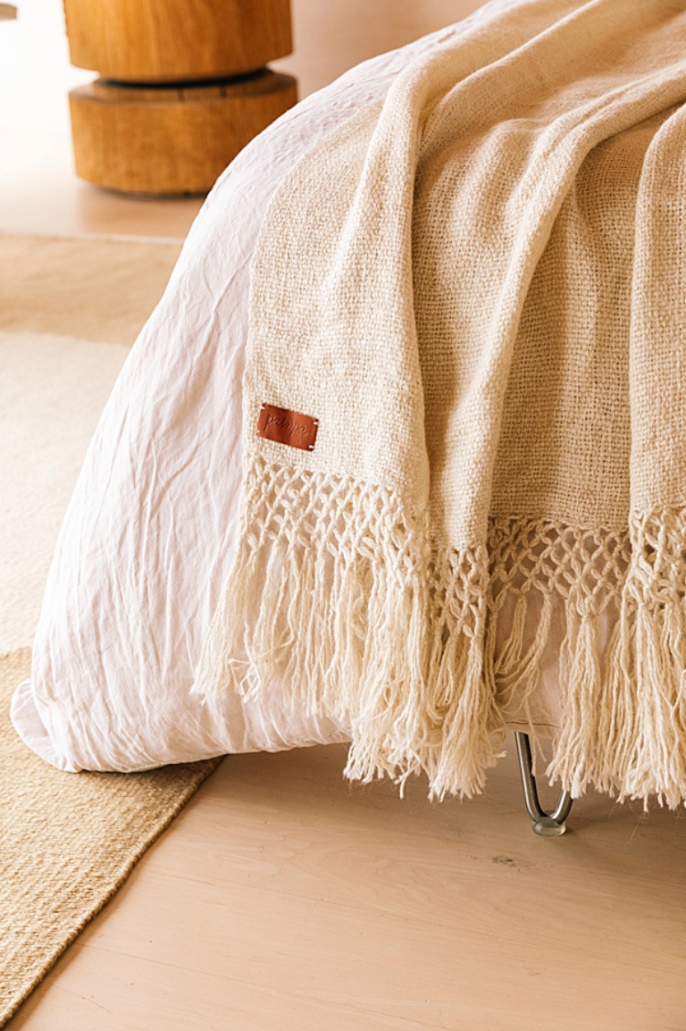 Puna Llama Throw - Natural White
